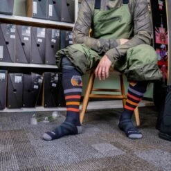 Darn Tough Bear Badge Midweight Men's Ski Socks 5 Darn Tough Bear Badge Midweight Men's Ski Socks -Ski Gear Store DarnToughBeerBadgeMidweightMen sSkiSocks8045lifestyle