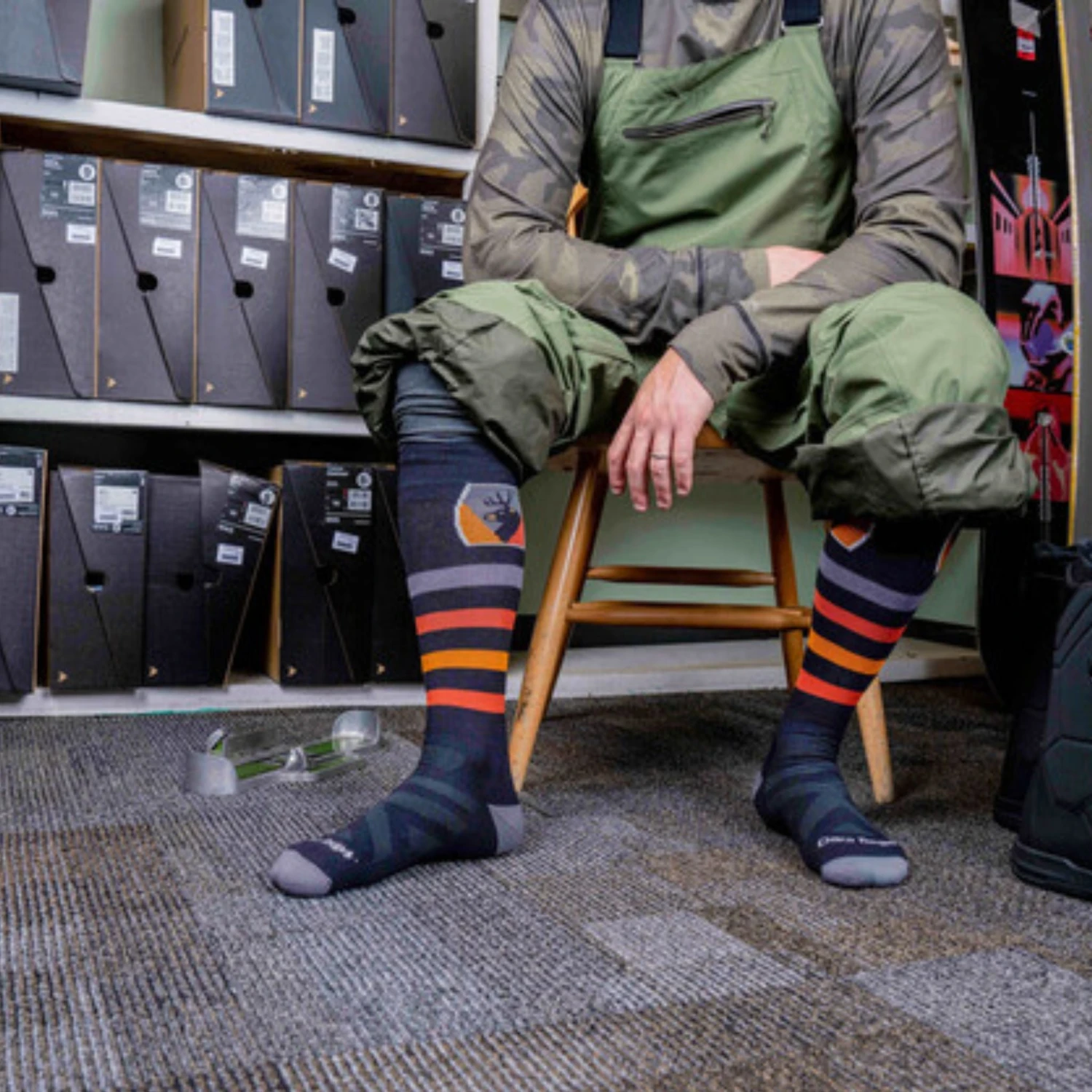 Darn Tough Bear Badge Midweight Men's Ski Socks 3 Darn Tough Bear Badge Midweight Men's Ski Socks - Image 3